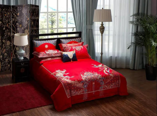 China Red Bedding Set Supplied By Daphne